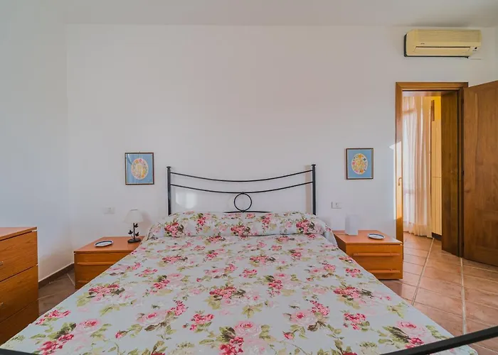 Doddy Nei Pressi Di Barbarossa 阿祖罗港